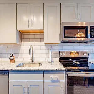 Boho Bayshore 42 Apartment