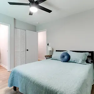 Holiday home Charming, Cheerful 3 Bedroom In Richmond, Va!
