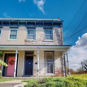 Holiday home New! Renovated Townhome W/ Putting & Patio!